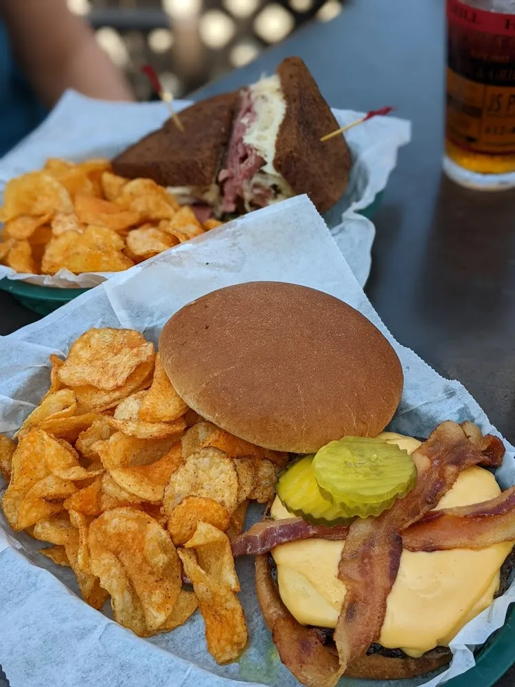 Classic Bacon Cheeseburger